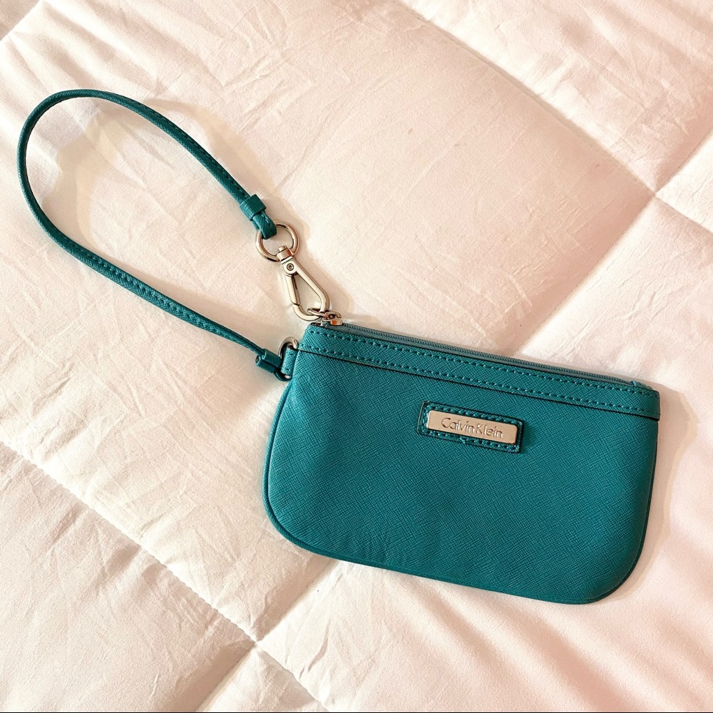 CALVIN KLEIN Wristlet